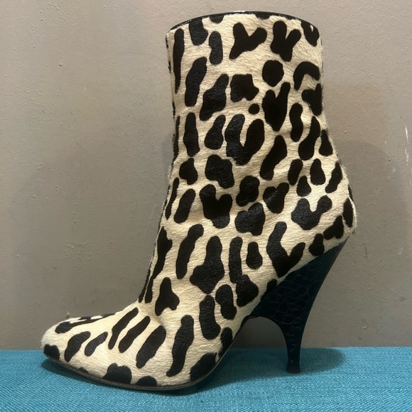 Guiseppe Zanotti Design Leopard Print Calf Hair Boots w-Embossed Heel - Picture 2 of 6